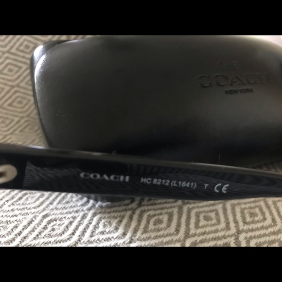 COACH New Unisex Black/Back Matte Sunglasses. - Picture 8 of 8